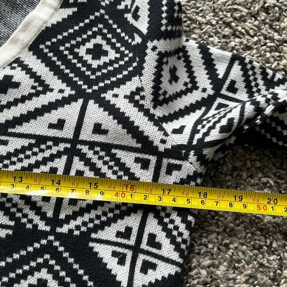 Banana Republic Sweater Medium Monochrome Geometric Aztec Cotton V-Neck Pullover - Picture 6 of 8